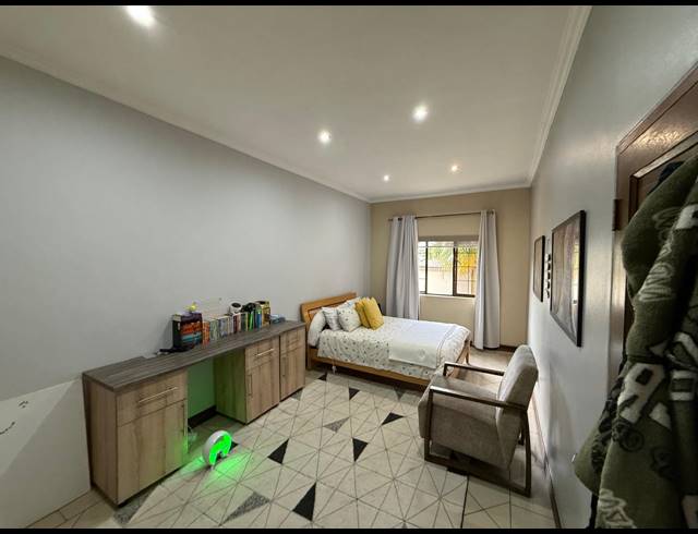4 BEDROOM GATED ESTATE FOR SALE IN VANDERBIJLPARK SE 8